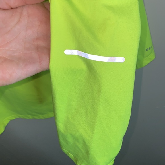 🦋Adorable Neon yellow Nike pullover! - Picture 8 of 8